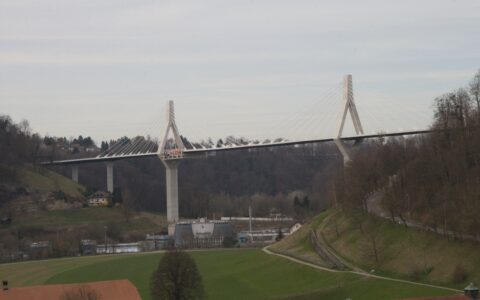 Pont de la Poya franchissant la Sarine à Fribourg