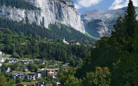 Village de Broc au pied des Préalpes
