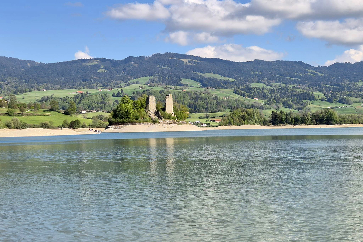 L&rsquo;île d&rsquo;Ogoz, la perle du lac de la Gruyère