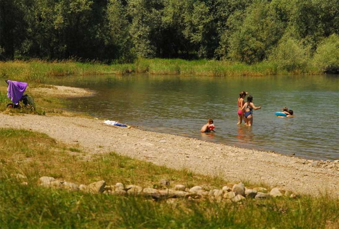 La plage de la Pointe à Morlon, aussi appelée Morlon Beach